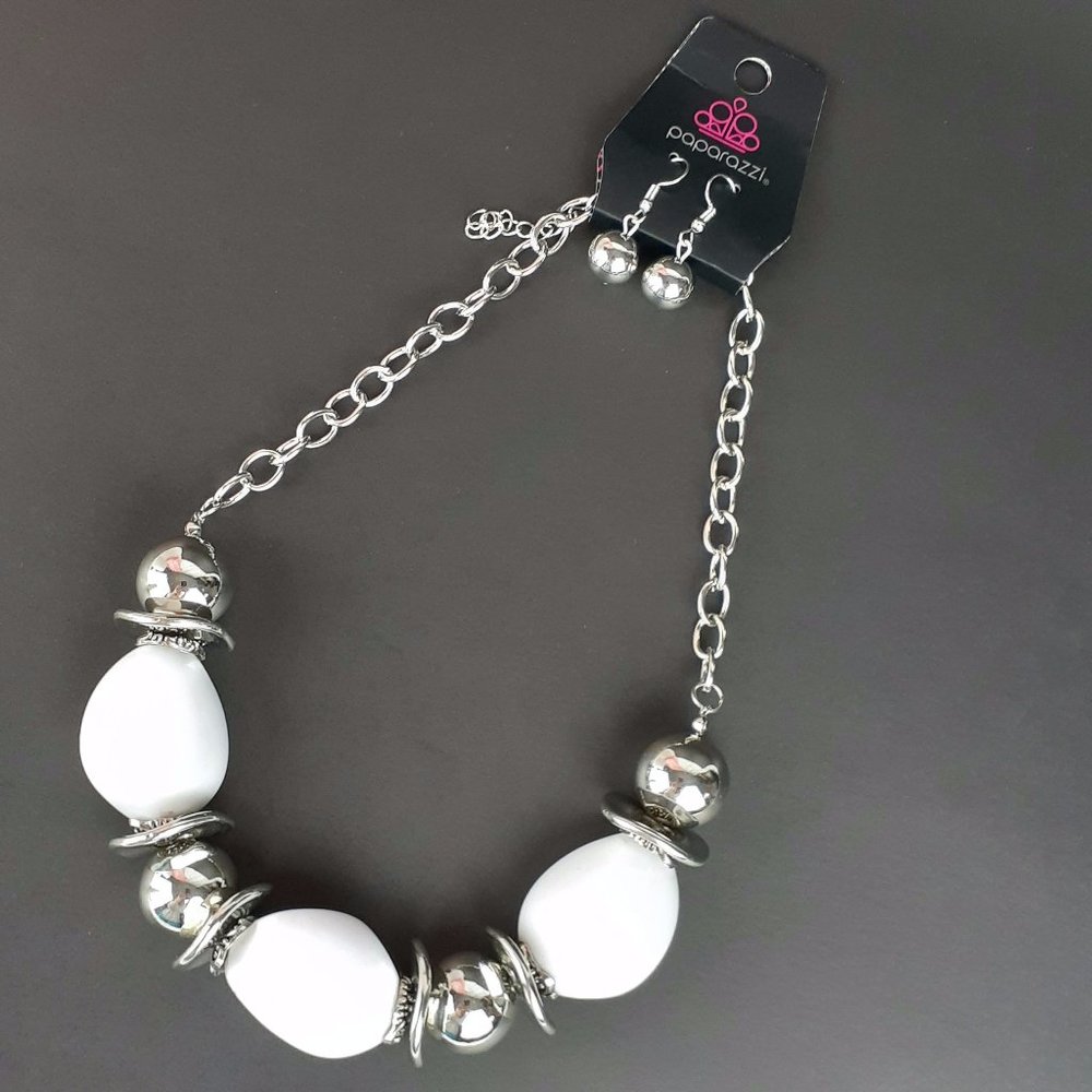 Paparazzi Fashion Necklace Set